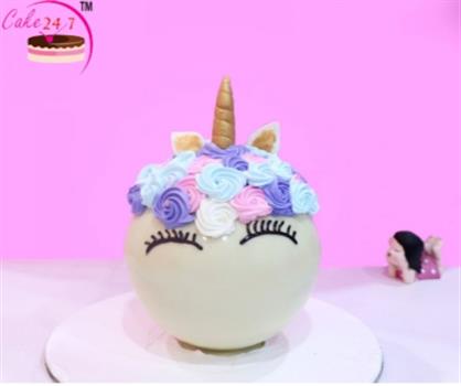 Unicorn Design Pinata Cake
