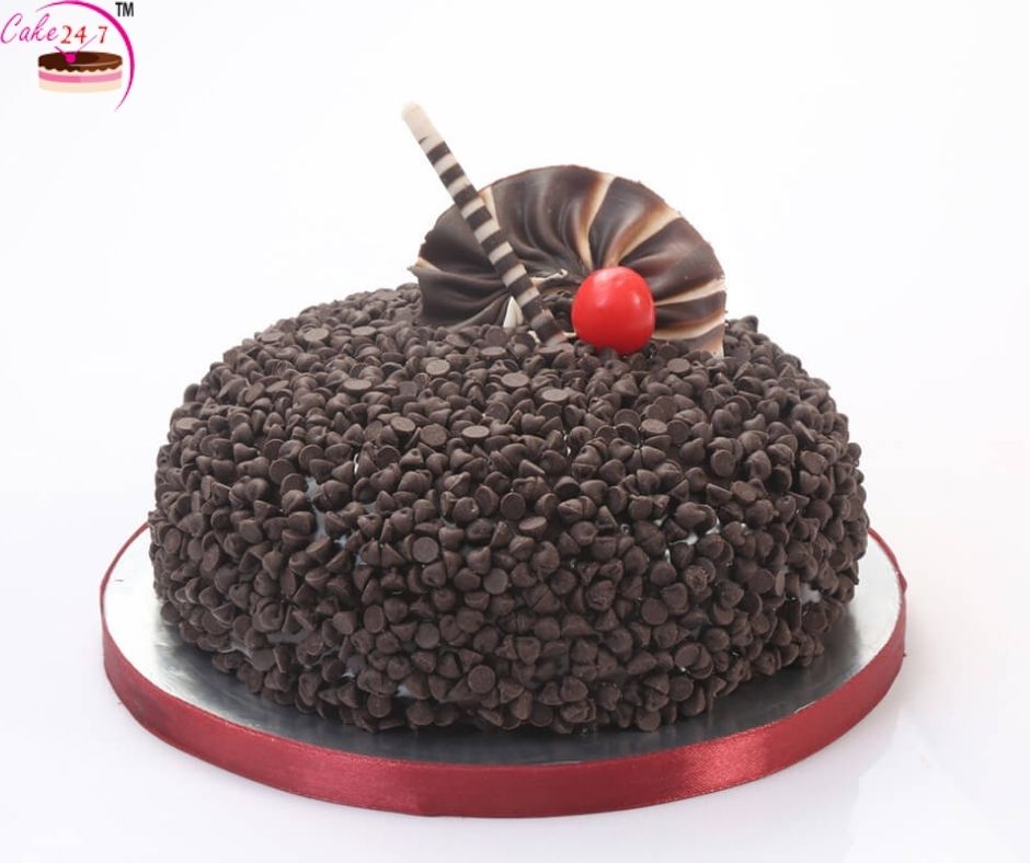 Crunchy Kit Kat Cake for Birthday Online - Yummycake