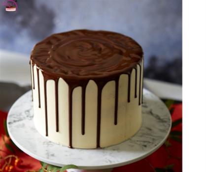 Chocolate Vanilla Drip Cake